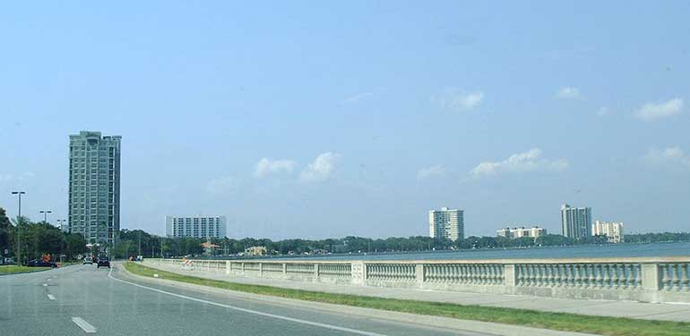 winter-hiking-destinations-in-the-tampa-bay-area-Bayshore_Greenway_(Tampa)